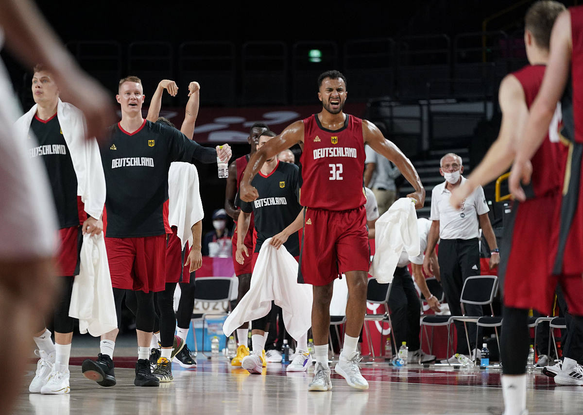 包含清晨圣安东尼奥马刺备战法国杯辽宁本钢主帅复盘备战足总杯，姆巴佩在切尔西比赛中高光表现看傻球迷的词条